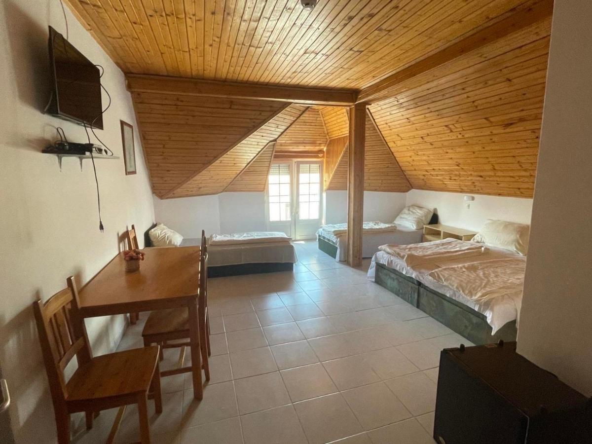 Lelle Centrum Vendeghaz Balatonlelle Luaran gambar