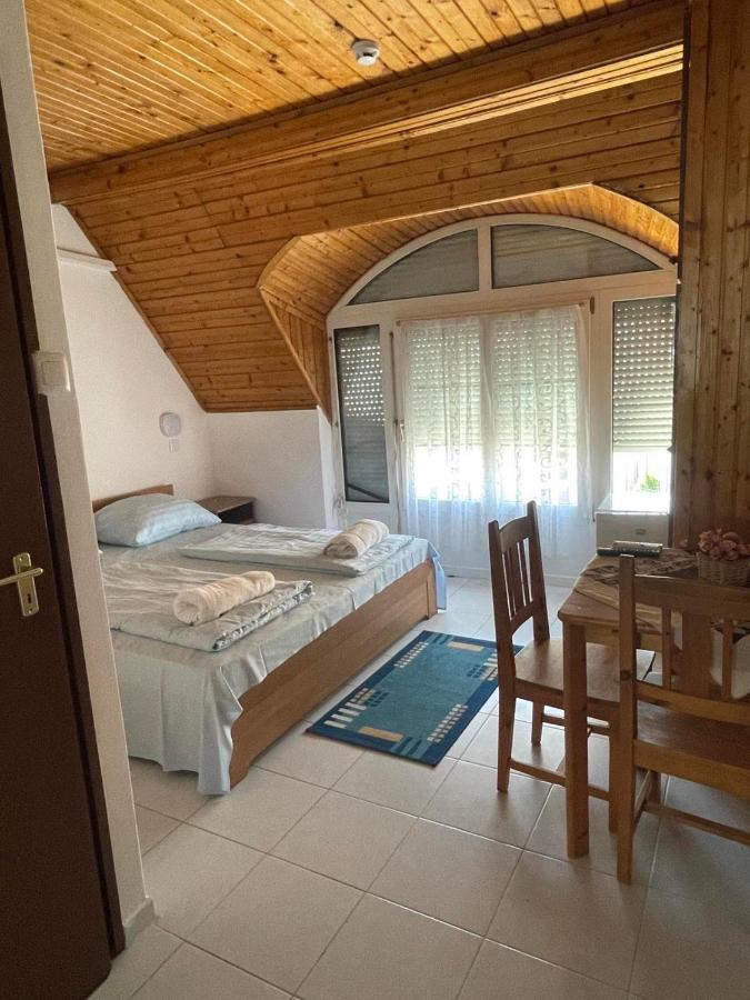 Lelle Centrum Vendeghaz Balatonlelle Luaran gambar
